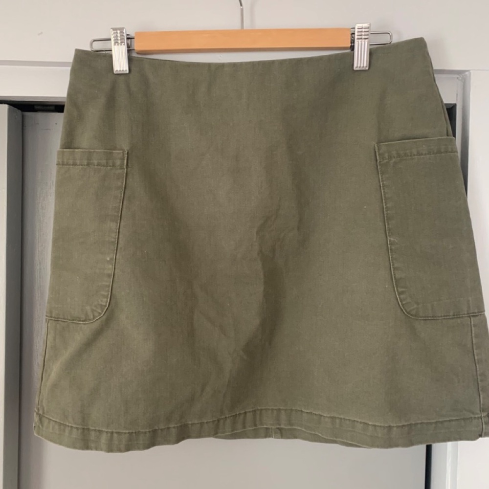 A New Day Army Green Zip Up Cargo Skirt Sz 10